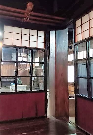 鳥潟会館の板の間